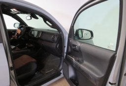 2020 Toyota Tacoma - Image 22