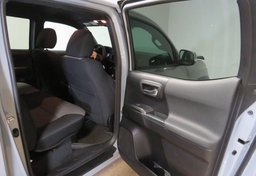 2020 Toyota Tacoma - Image 24