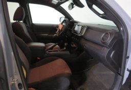 2020 Toyota Tacoma - Image 28