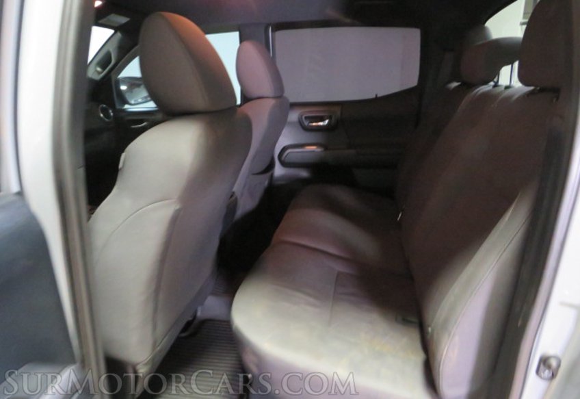 2018 Toyota Tacoma - Image 29