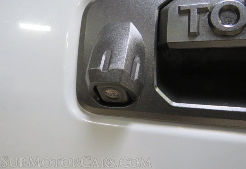 2018 Toyota Tacoma - Image 17