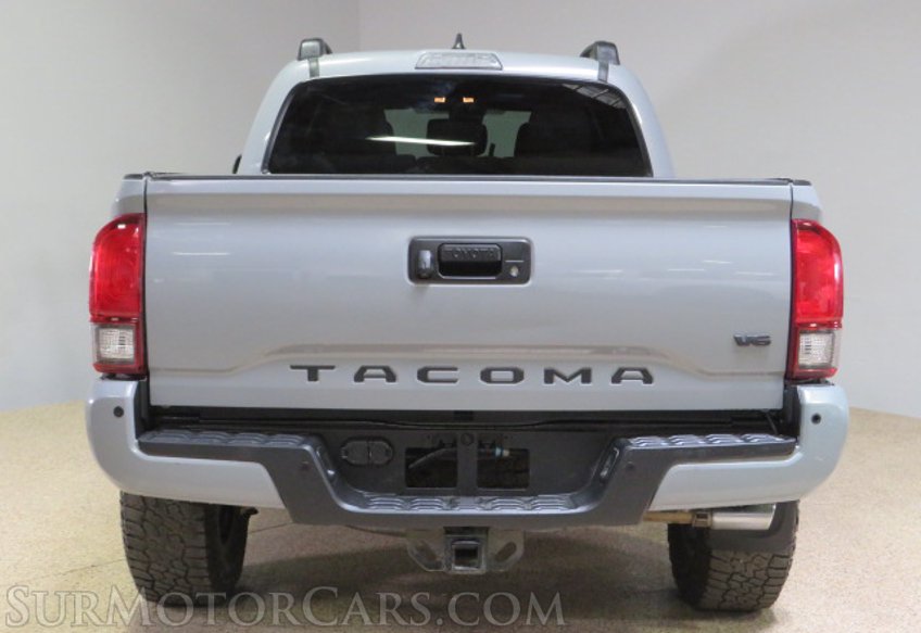 2018 Toyota Tacoma - Image 12