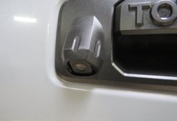 2018 Toyota Tacoma - Image 17