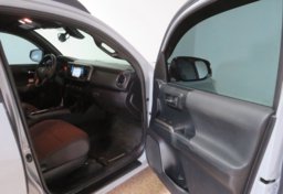 2018 Toyota Tacoma - Image 21