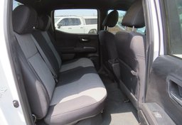 2022 Toyota Tacoma - Image 32