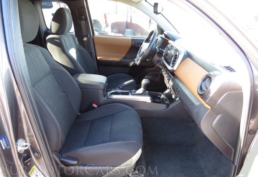 2017 Toyota Tacoma - Image 30