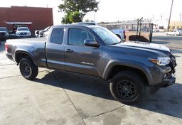 2017 Toyota Tacoma - Image 3