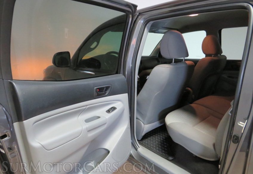 2013 Toyota Tacoma - Image 22