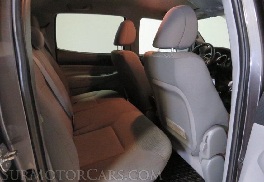 2013 Toyota Tacoma - Image 31