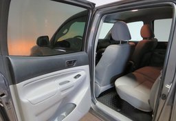 2013 Toyota Tacoma - Image 22