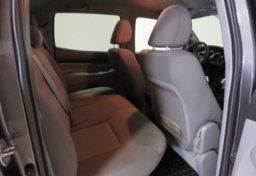 2013 Toyota Tacoma - Image 31