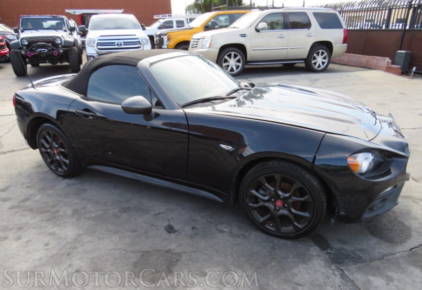 2017 FIAT 124 Spider - Image 5