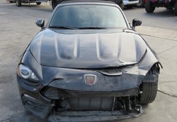 2017 FIAT 124 Spider - Image 13