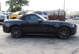 2017 FIAT 124 Spider - Image 12