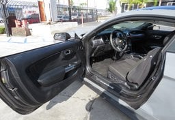 2019 Ford Mustang - Image 18