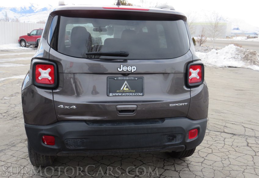 2020 Jeep Renegade - Image 13