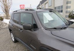 2020 Jeep Renegade - Image 17