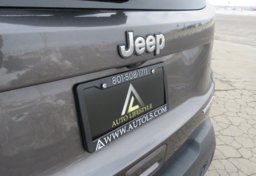 2020 Jeep Renegade - Image 25