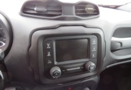 2020 Jeep Renegade - Image 43