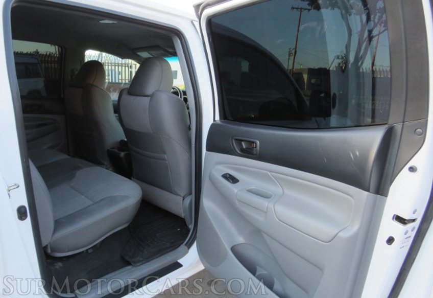 2015 Toyota Tacoma - Image 16