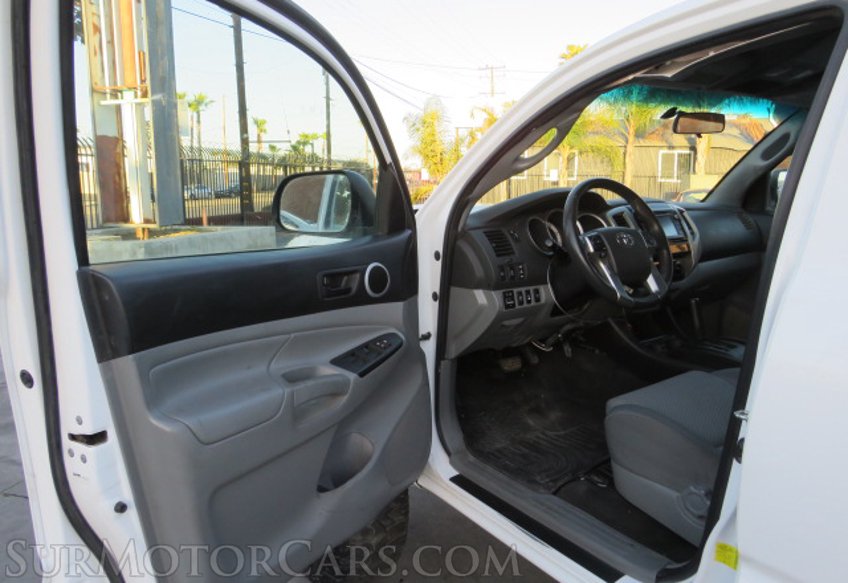 2015 Toyota Tacoma - Image 31