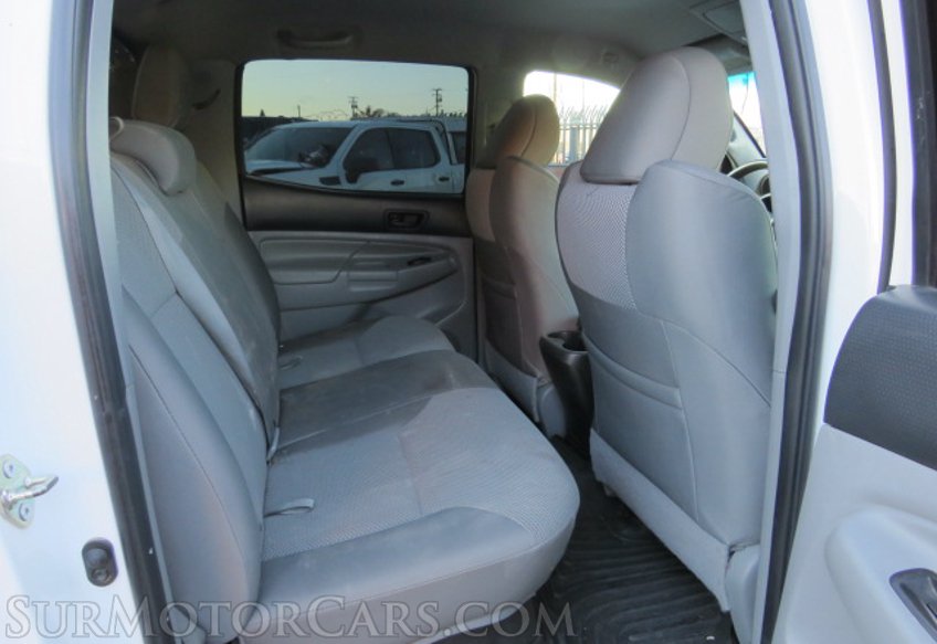 2015 Toyota Tacoma - Image 13