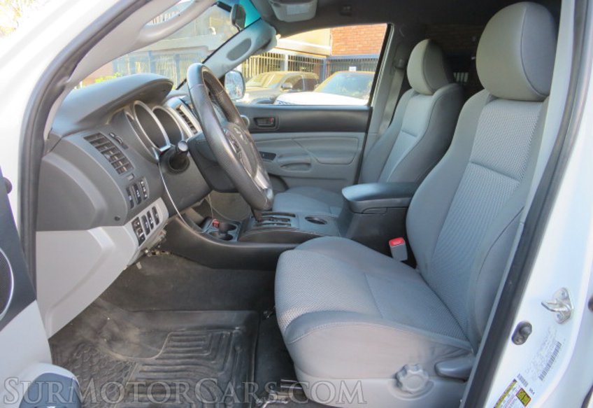 2015 Toyota Tacoma - Image 29