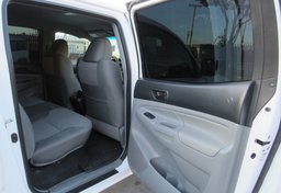 2015 Toyota Tacoma - Image 16