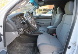 2015 Toyota Tacoma - Image 30