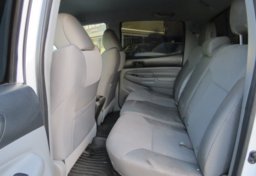 2015 Toyota Tacoma - Image 22