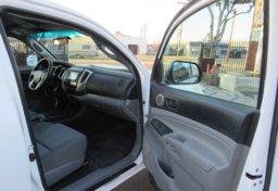 2015 Toyota Tacoma - Image 10