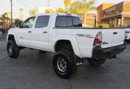2015 Toyota Tacoma - Image 4
