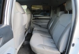 2015 Toyota Tacoma - Image 20