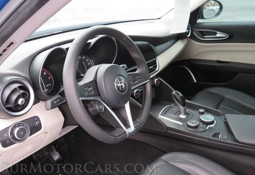 2018 Alfa Romeo Giulia - Image 24