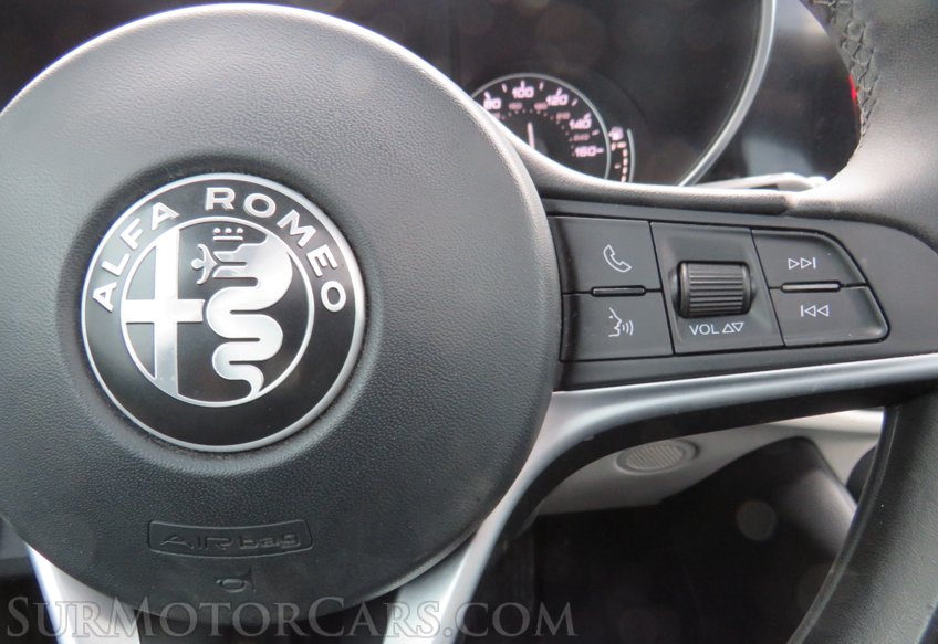 2018 Alfa Romeo Giulia - Image 31