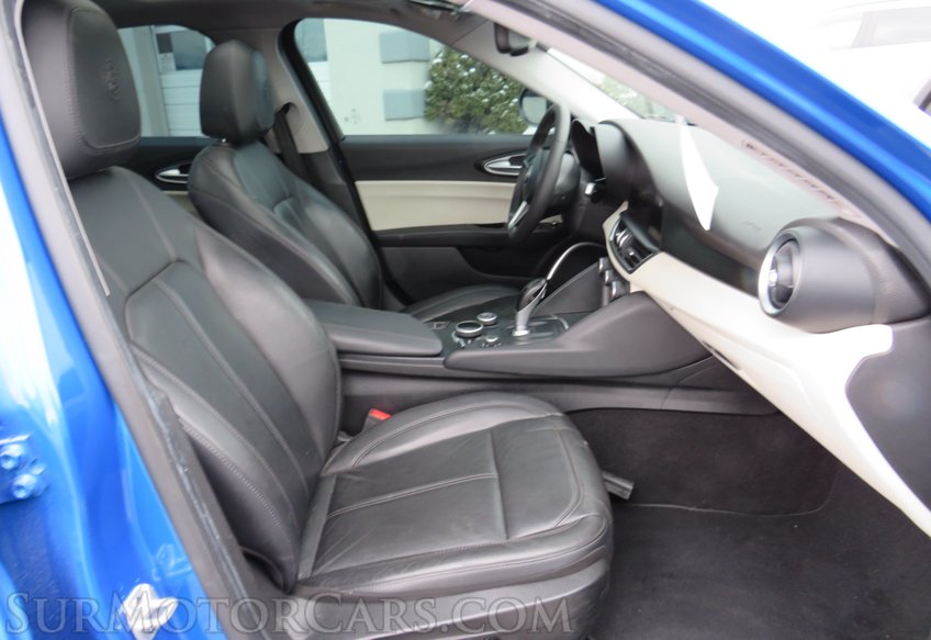 2018 Alfa Romeo Giulia - Image 25