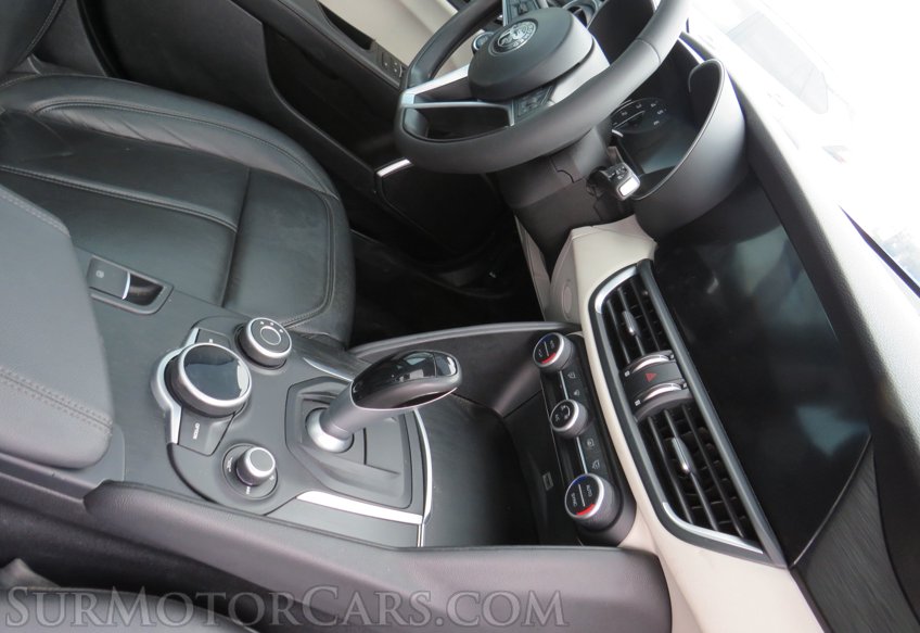 2018 Alfa Romeo Giulia - Image 48