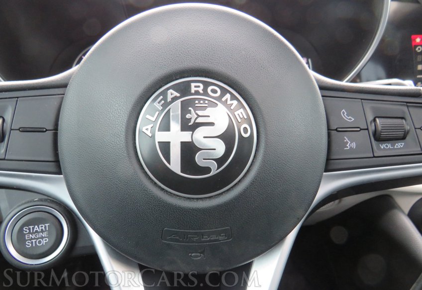 2018 Alfa Romeo Giulia - Image 32