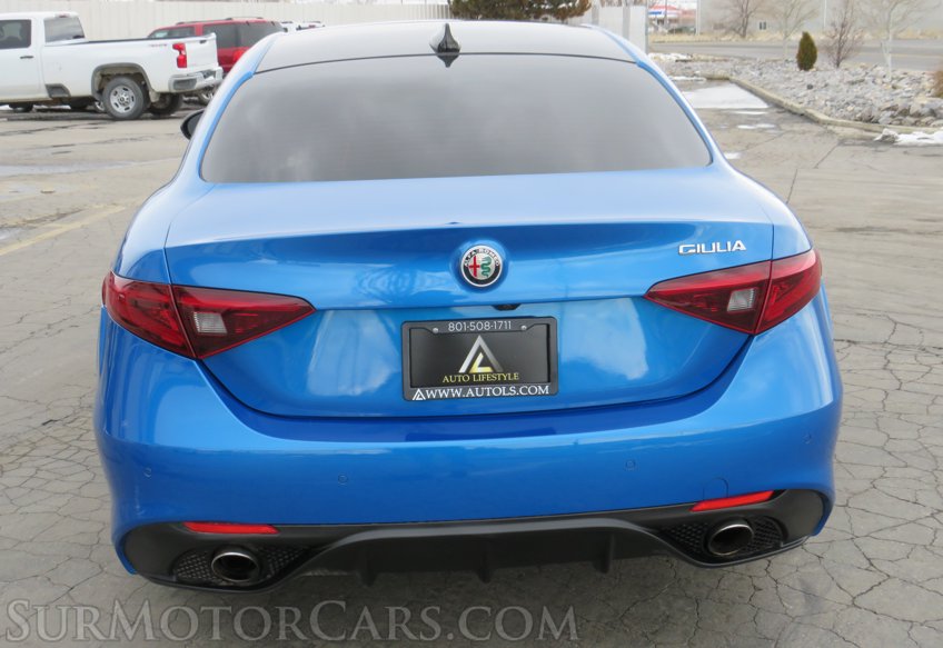 2018 Alfa Romeo Giulia - Image 13