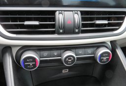 2018 Alfa Romeo Giulia - Image 37