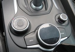 2018 Alfa Romeo Giulia - Image 42