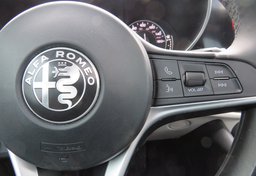 2018 Alfa Romeo Giulia - Image 31