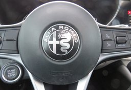 2018 Alfa Romeo Giulia - Image 32