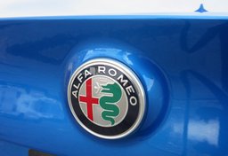 2018 Alfa Romeo Giulia - Image 23