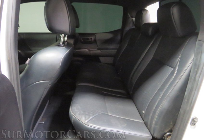 2020 Toyota Tacoma - Image 32