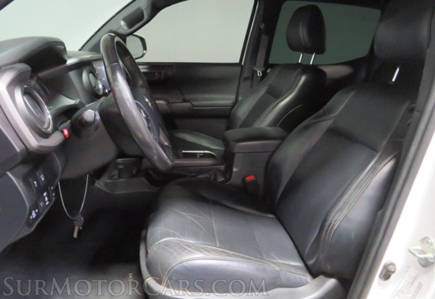 2020 Toyota Tacoma - Image 29