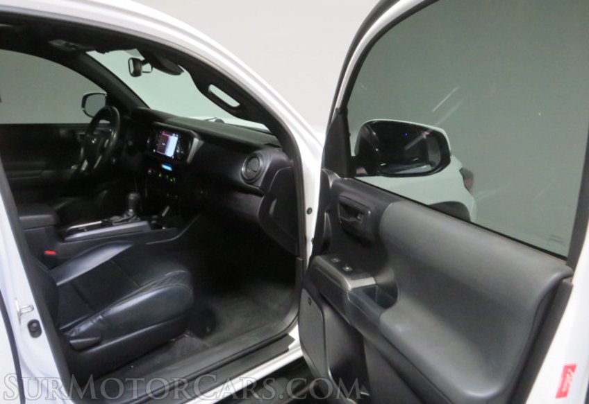 2020 Toyota Tacoma - Image 24