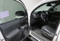 2020 Toyota Tacoma - Image 22