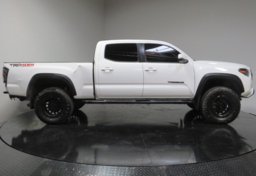 2020 Toyota Tacoma - Image 6