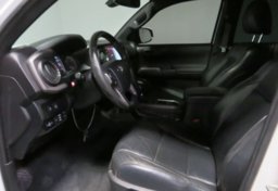 2020 Toyota Tacoma - Image 30